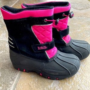 ❄️☃️Totes girl’s size 4 winter boots! Worn only a couple of times.
